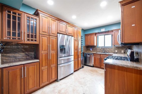 Villa ou maison à vendre à Miami Springs, Floride: 4 chambres, 203.36 m2 № 1979324 - photo 13