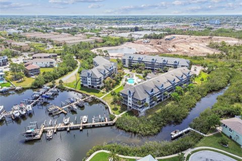 Condo in New Port Richey, Florida, 3 bedrooms № 2235815