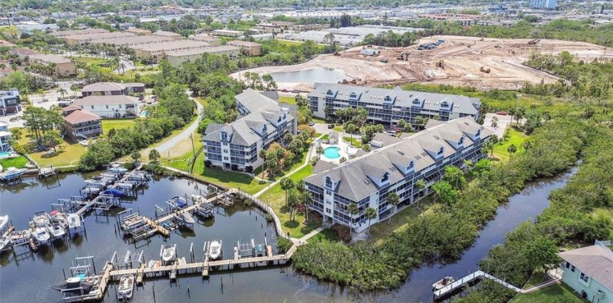 Condo à New Port Richey, Floride, 3 chambres  № 2235815