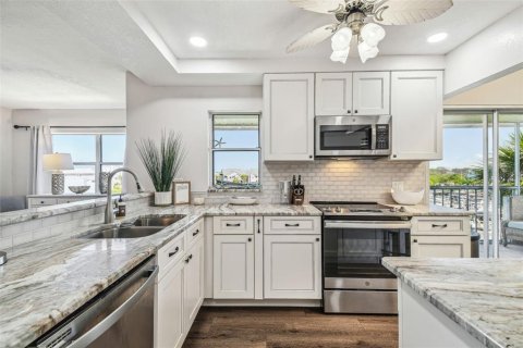 Copropriété à vendre à New Port Richey, Floride: 3 chambres, 156.08 m2 № 2235815 - photo 12