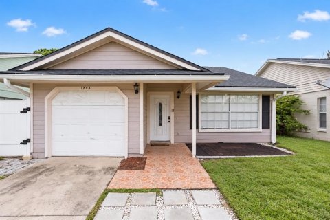 House in Orlando, Florida 4 bedrooms, 127.65 sq.m. № 2353553