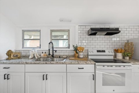 Villa ou maison à vendre à Bradenton, Floride: 2 chambres, 67.73 m2 № 1906536 - photo 8
