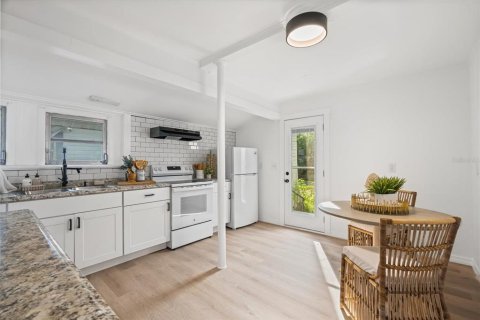 Villa ou maison à vendre à Bradenton, Floride: 2 chambres, 67.73 m2 № 1906536 - photo 7