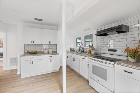 Villa ou maison à vendre à Bradenton, Floride: 2 chambres, 67.73 m2 № 1906536 - photo 9