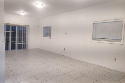 Adosado en alquiler en Pembroke Park, Florida, 3 dormitorios, 125.88 m2 № 2024528 - foto 3