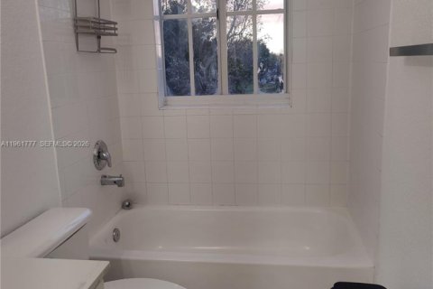 Adosado en alquiler en Pembroke Park, Florida, 3 dormitorios, 125.88 m2 № 2024528 - foto 16