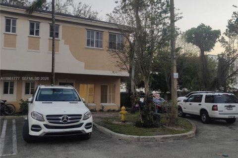 Adosado en Pembroke Park, Florida 3 dormitorios, 125.88 m2 № 2024528