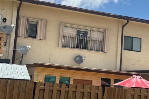 Adosado en venta en Miami, Florida, 3 dormitorios № 1611158 - foto 30