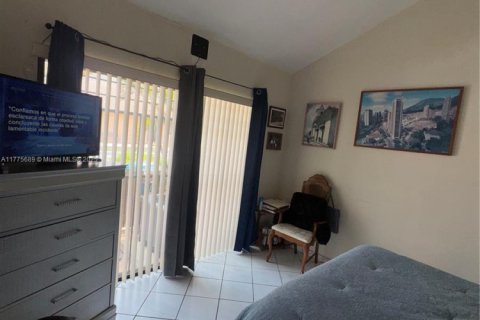 Adosado en venta en Miami, Florida, 3 dormitorios № 1611158 - foto 9