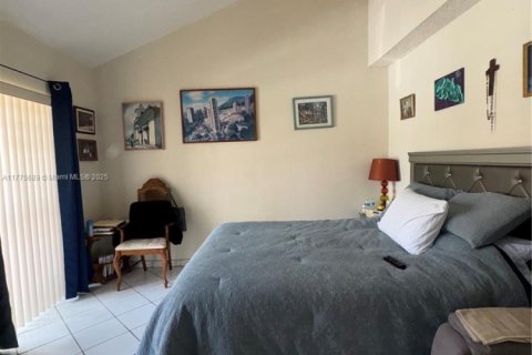 Adosado en venta en Miami, Florida, 3 dormitorios № 1611158 - foto 10