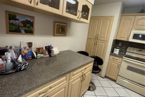 Adosado en venta en Miami, Florida, 3 dormitorios № 1611158 - foto 12