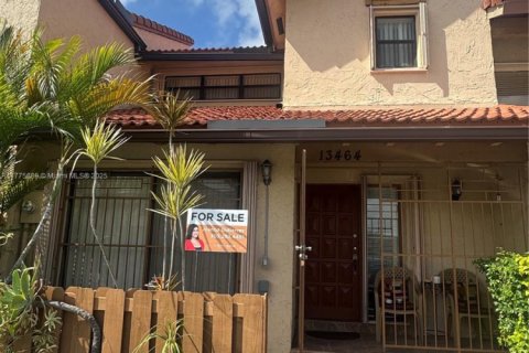 Adosado en venta en Miami, Florida, 3 dormitorios № 1611158 - foto 1