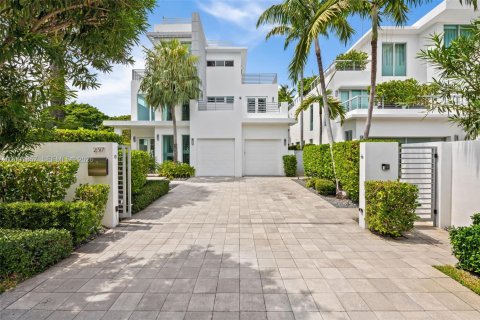 Casa en venta en Fort Lauderdale, Florida, 4 dormitorios, 457.08 m2 № 2380256 - foto 8