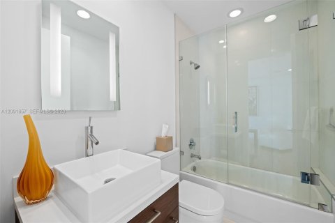 Casa en venta en Fort Lauderdale, Florida, 4 dormitorios, 457.08 m2 № 2380256 - foto 26