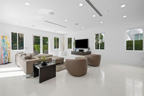 Casa en venta en Fort Lauderdale, Florida, 4 dormitorios, 457.08 m2 № 2380256 - foto 17
