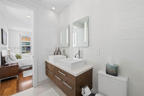 Casa en venta en Fort Lauderdale, Florida, 4 dormitorios, 457.08 m2 № 2380256 - foto 30