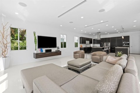 Casa en venta en Fort Lauderdale, Florida, 4 dormitorios, 457.08 m2 № 2380256 - foto 18