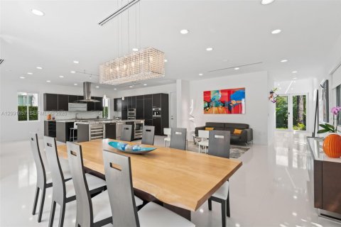Casa en venta en Fort Lauderdale, Florida, 4 dormitorios, 457.08 m2 № 2380256 - foto 11