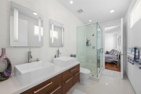 Casa en venta en Fort Lauderdale, Florida, 4 dormitorios, 457.08 m2 № 2380256 - foto 29