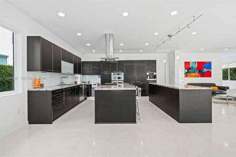 Casa en venta en Fort Lauderdale, Florida, 4 dormitorios, 457.08 m2 № 2380256 - foto 13