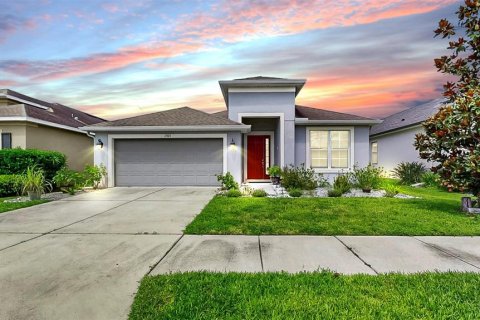House in Fish Hawk, Florida 3 bedrooms, 190.91 sq.m. № 1844273 - photo 1