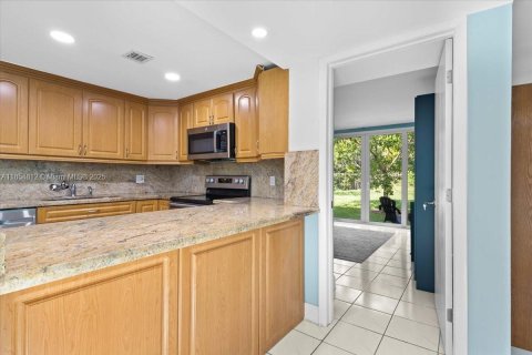 Townhouse in Davie, Florida 4 bedrooms, 116.13 sq.m. № 1874869 - photo 20