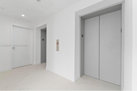 Copropriété à louer à Miami, Floride: 4 chambres № 1999814 - photo 7