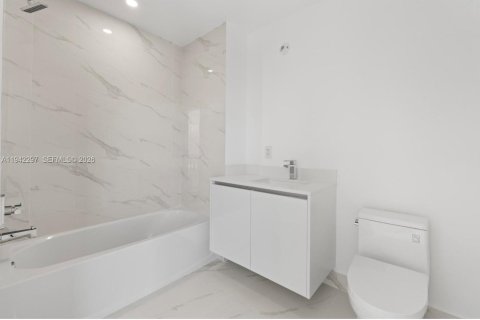 Copropriété à louer à Miami, Floride: 4 chambres № 1999814 - photo 28