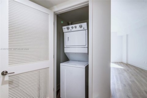 Apartamento en alquiler en Oakland Park, Florida, 63.17 m2 № 2075586 - foto 12