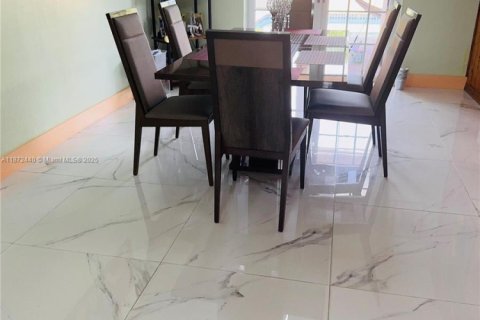 Casa en alquiler en Plantation, Florida, 4 dormitorios, 164.81 m2 № 1898062 - foto 11