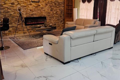 Casa en alquiler en Plantation, Florida, 4 dormitorios, 164.81 m2 № 1898062 - foto 5