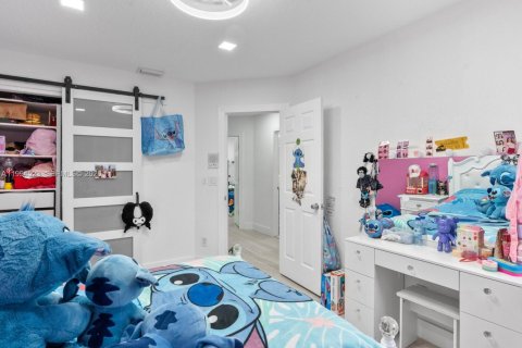 Купить виллу или дом в Пемброк-Пайнс, Флорида 4 спальни, 233.46м2, № 2155093 - фото 27