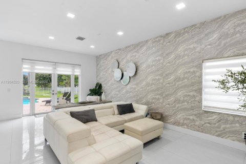 Купить виллу или дом в Пемброк-Пайнс, Флорида 4 спальни, 233.46м2, № 2155093 - фото 20
