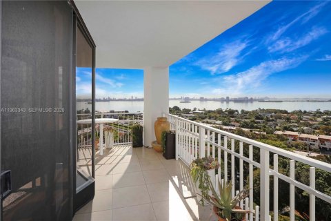 Condo in Miami, Florida, 1 bedroom  № 2025203 - photo 17