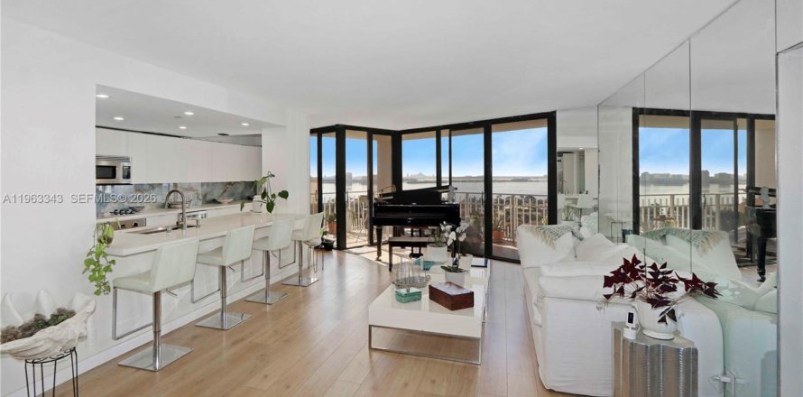 Condo in Miami, Florida, 1 bedroom  № 2025203