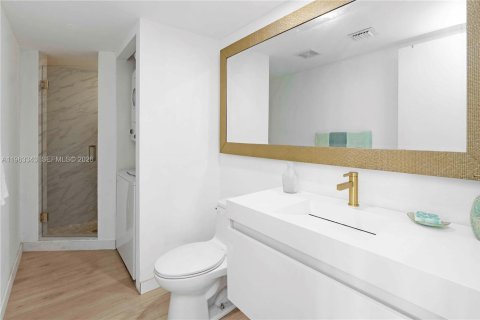 Condo in Miami, Florida, 1 bedroom  № 2025203 - photo 8