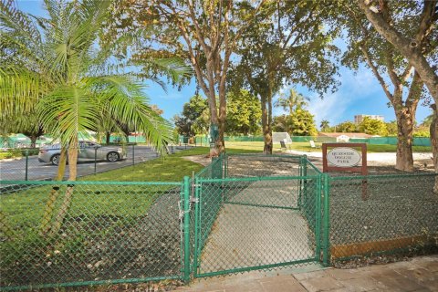 Condo in Miami, Florida, 1 bedroom  № 2025203 - photo 29