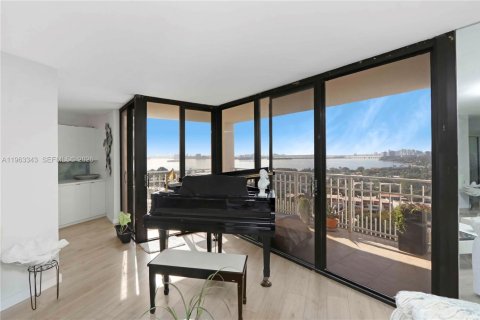 Condo in Miami, Florida, 1 bedroom  № 2025203 - photo 3