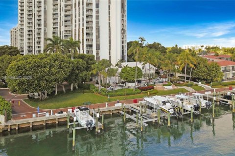 Condo in Miami, Florida, 1 bedroom  № 2025203 - photo 27