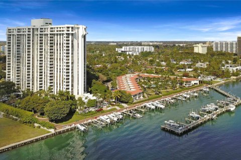 Condo in Miami, Florida, 1 bedroom  № 2025203 - photo 26