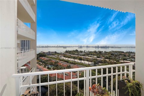 Condo in Miami, Florida, 1 bedroom  № 2025203 - photo 21