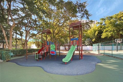 Condo in Miami, Florida, 1 bedroom  № 2025203 - photo 30