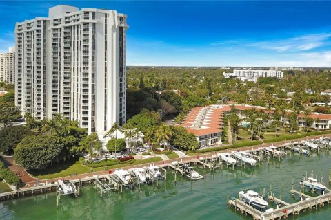 Condo in Miami, Florida, 1 bedroom  № 2025203 - photo 25
