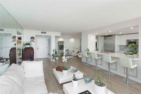 Condo in Miami, Florida, 1 bedroom  № 2025203 - photo 5