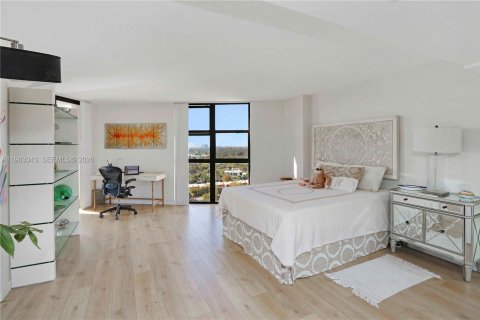 Condo in Miami, Florida, 1 bedroom  № 2025203 - photo 13
