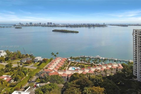 Condo in Miami, Florida, 1 bedroom  № 2025203 - photo 24