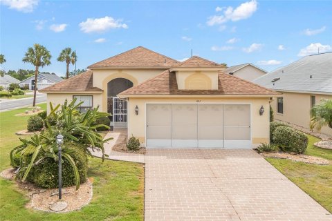 House in Sun City Center, Florida 2 bedrooms, 148.09 sq.m. № 1835701 - photo 1