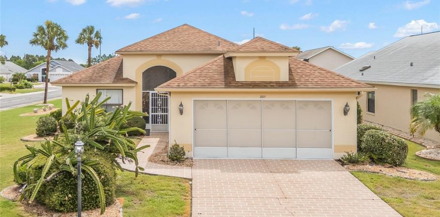 House in Sun City Center, Florida 2 bedrooms, 148.09 sq.m. № 1835701