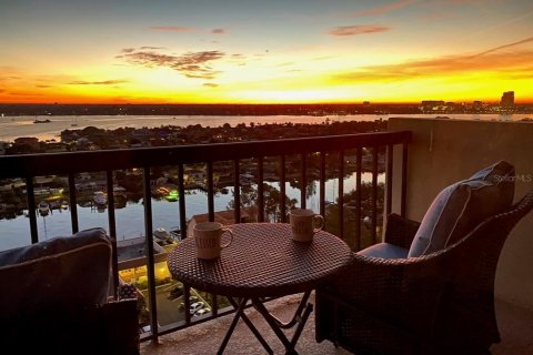Condominio en venta en Clearwater, Florida, 2 dormitorios, 115.2 m2 № 1680713 - foto 1