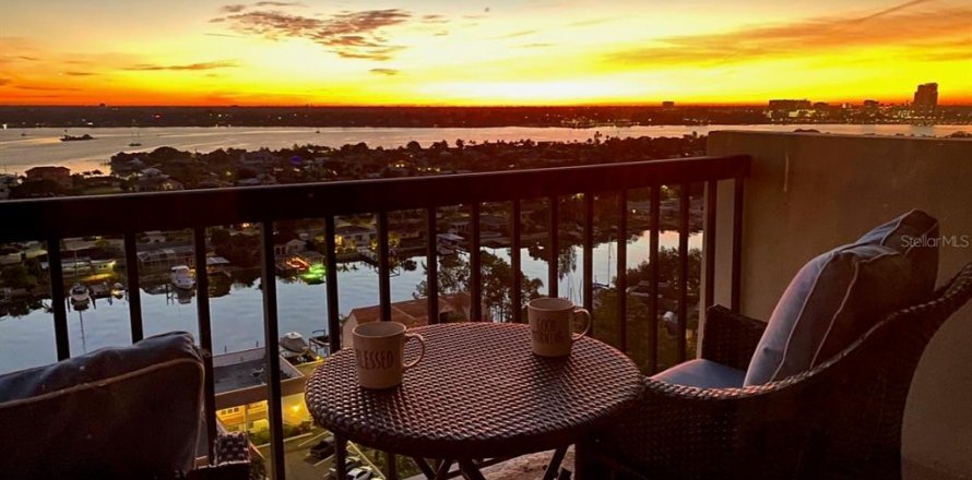 Condominio en Clearwater, Florida, 2 dormitorios  № 1680713